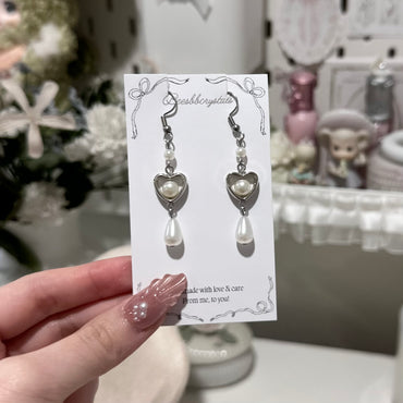 “Adore me” pearl heart necklace