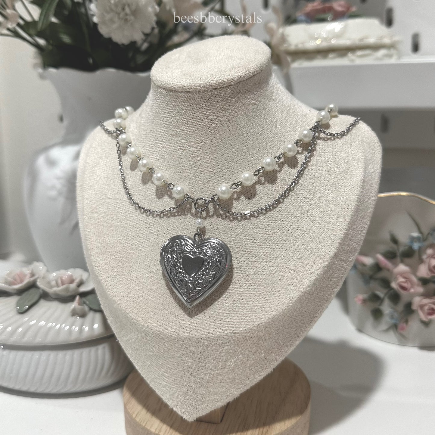 Locket necklace (Heart shaped locket)