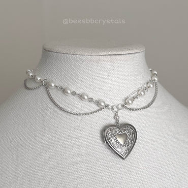 Locket necklace (Heart shaped locket)