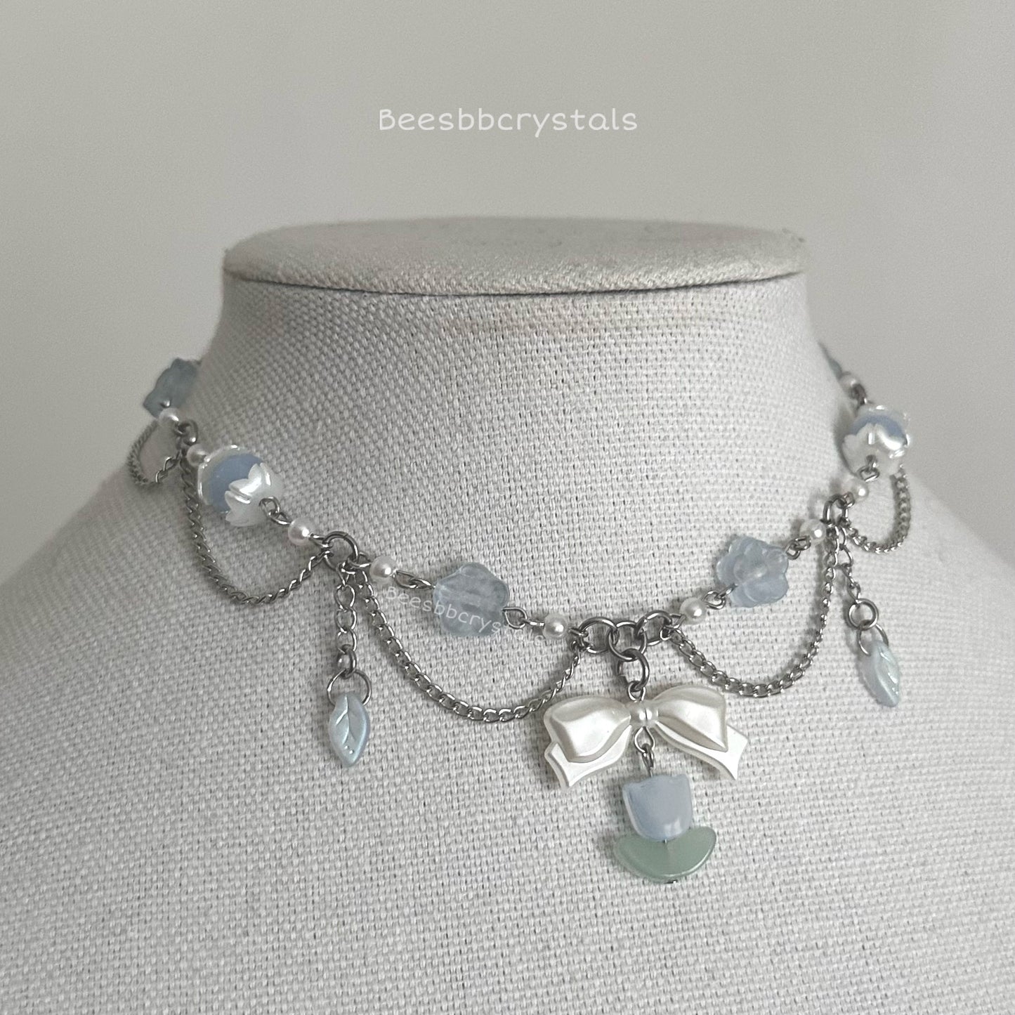 ‘Chang’ an’ tulip necklace