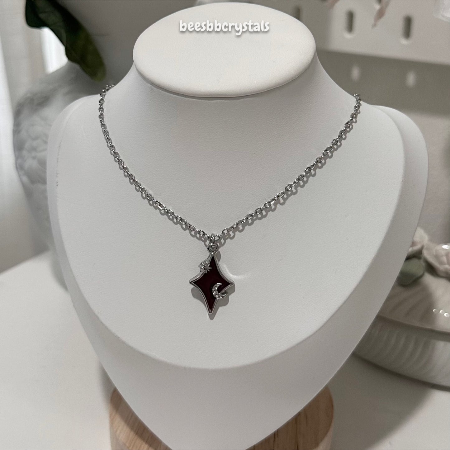 Star Charm Necklace (red)
