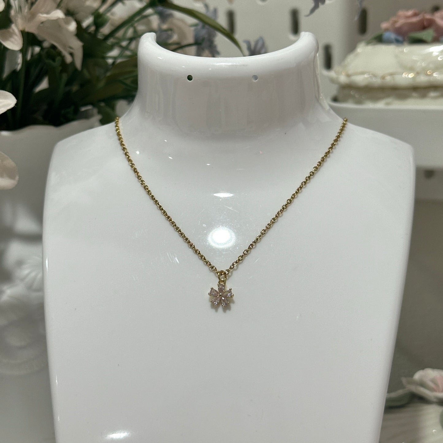 ‘Angelica’ | dainty flower necklace