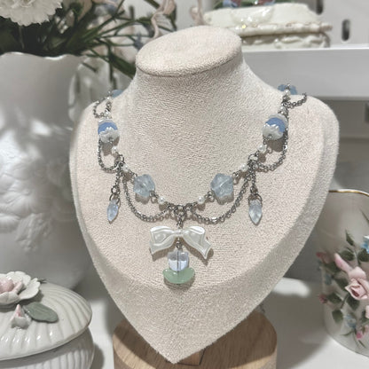‘Chang’ an’ tulip necklace