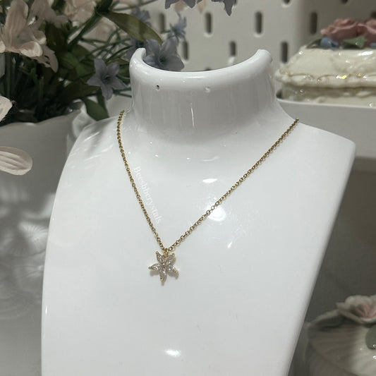 ‘Angelica’ | dainty flower necklace