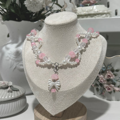 Dangly bow necklace